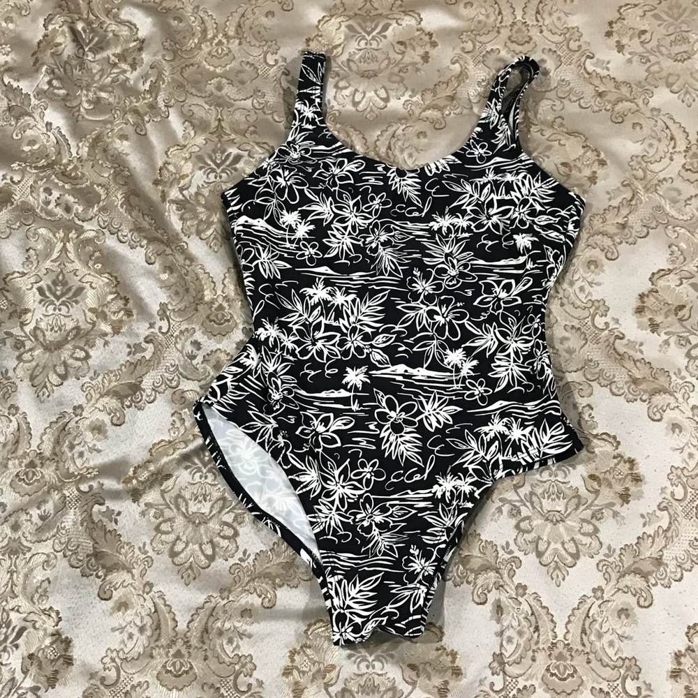 Islander Women’s One-Piece Swimsuit